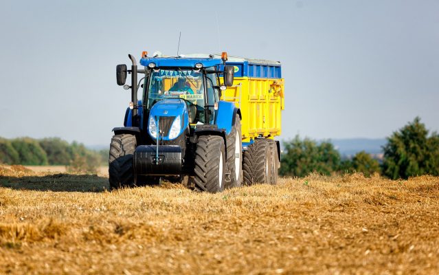 tractor-2526295_12801